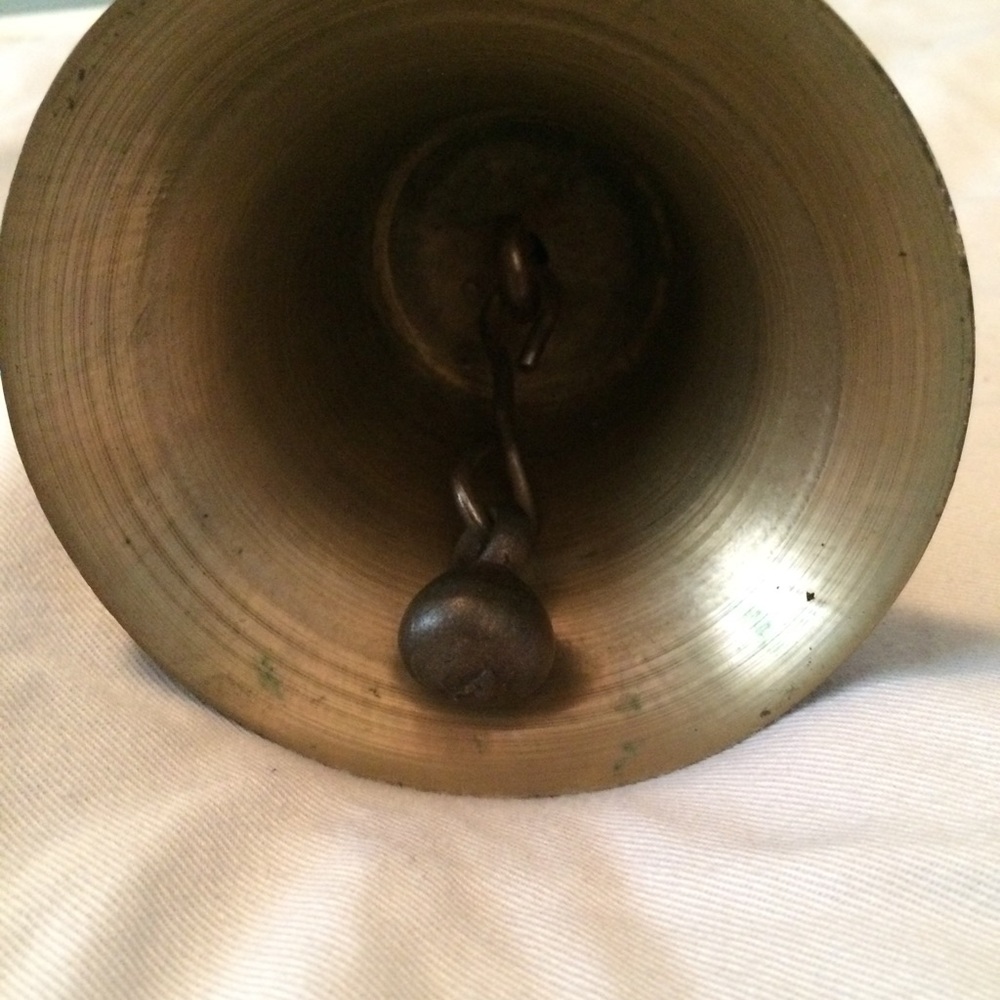 Brass bell with wood handle - Picture 3 of 3